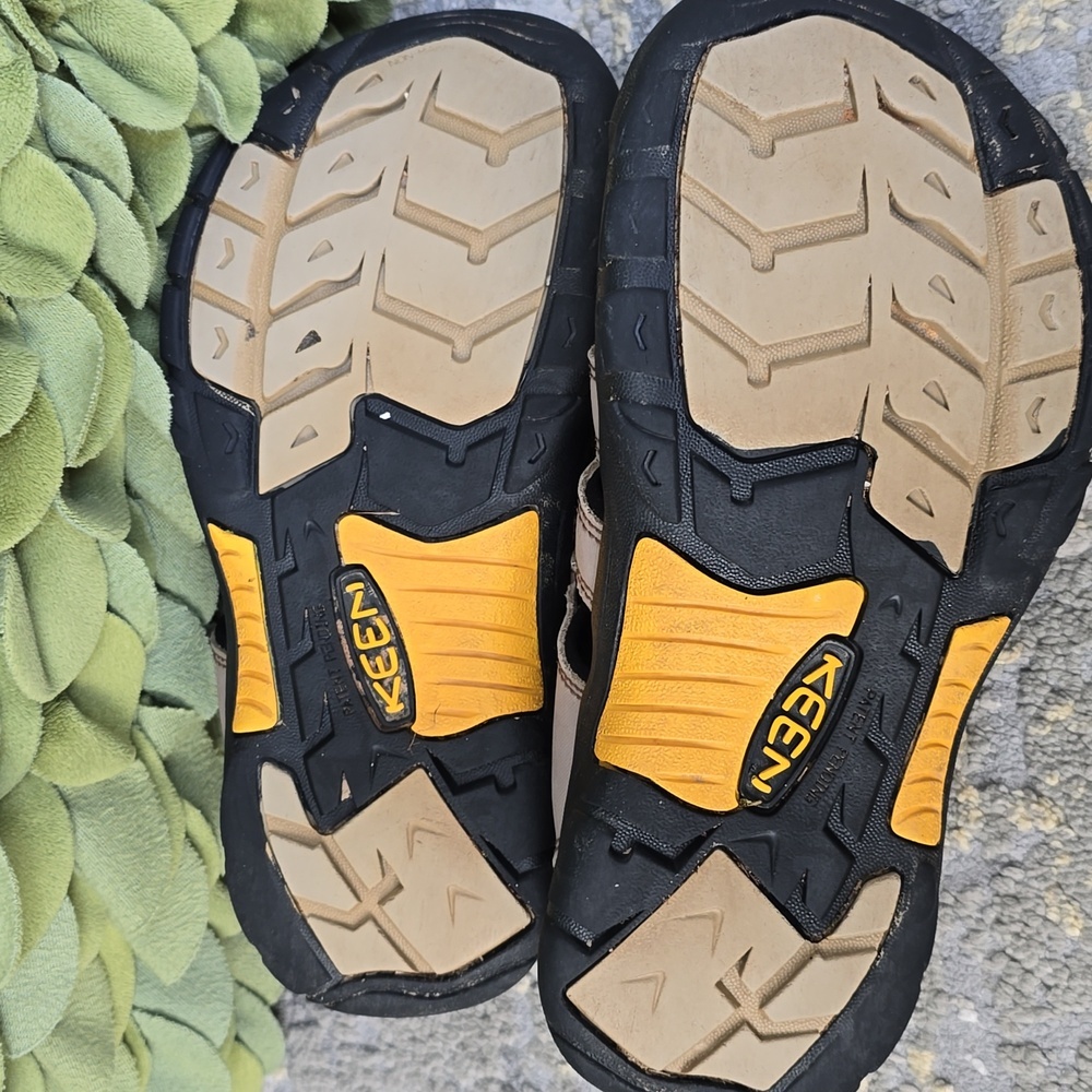 Keen Newport H2 Sandals - YOUTH Size 4 - Picture 11 of 15